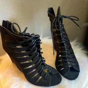 Laced black wedges size 5.5